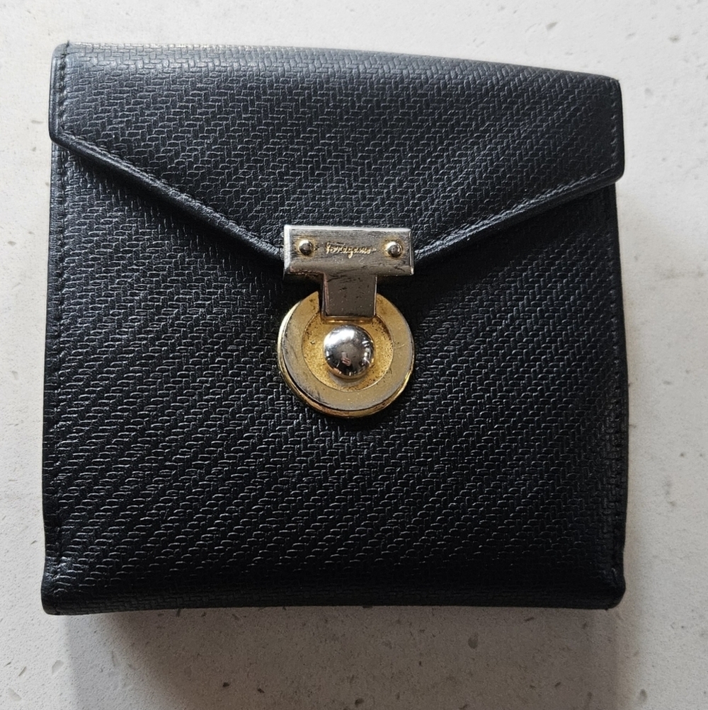 Vintage Salvatore Ferragamo Black Leather Bifold Wallet Coin Case c-22167  Flaw